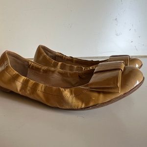 Prada Women's Beige Patent Leather Bow Flats Size 37.5 w/ COA